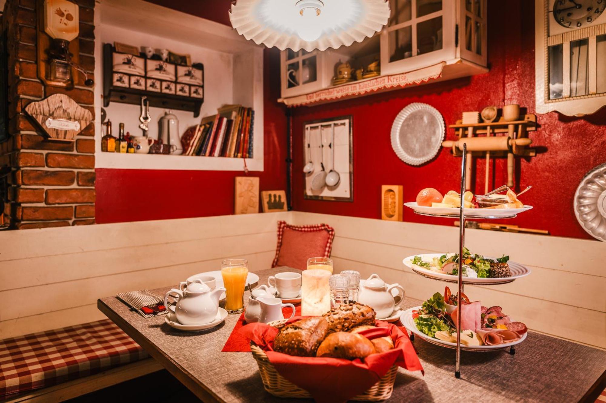ホテル Oma'S Kueche & Quartier ビンツ エクステリア 写真